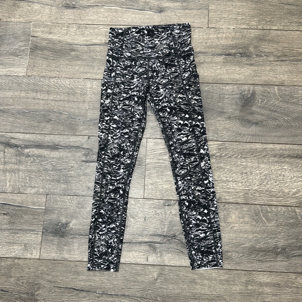 • Lululemon • Fast & Free 7/8 Tight II *Nulux 25" Liquid Platinum Alpine White 4 - Picture 3 of 5